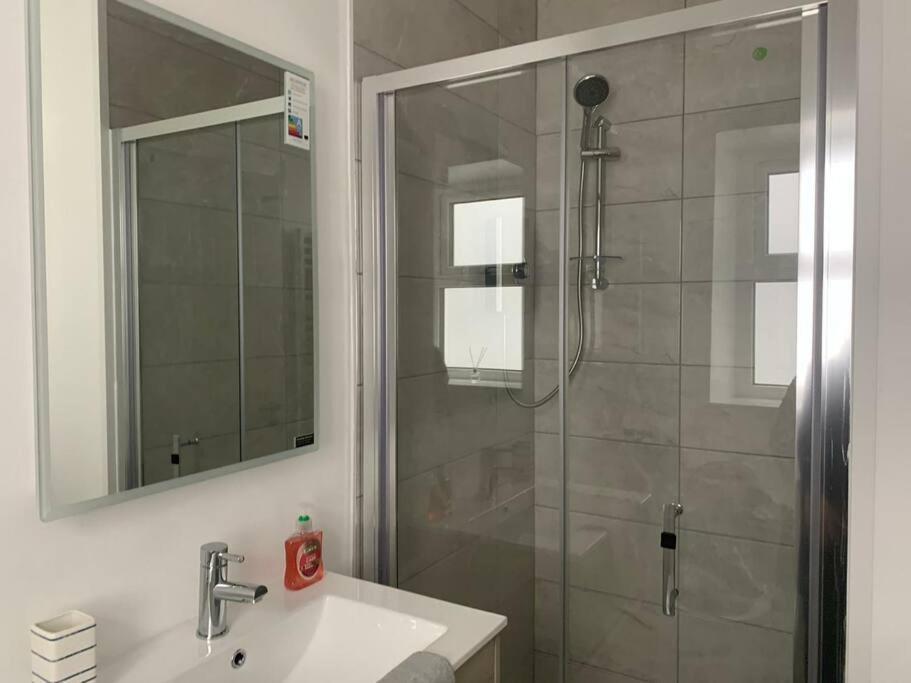 Modern Apartment With Sea Views بورتراش المظهر الخارجي الصورة