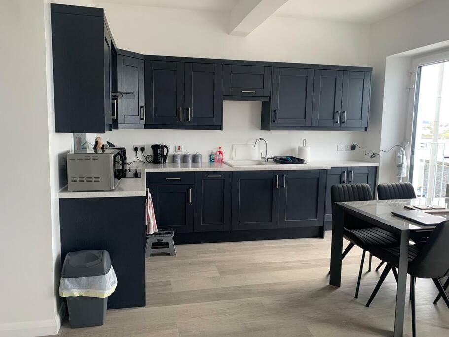 Modern Apartment With Sea Views بورتراش المظهر الخارجي الصورة